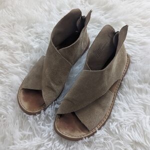 Women's BORN Iwa Leather Sandals  6